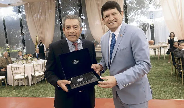 Héctor Chumpitaz, Agustín Lozano, FPF