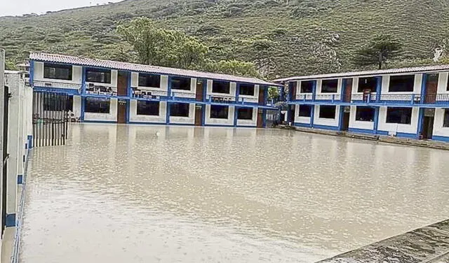 Colegios. Los planteles de Cajamarca están inundados y necesitan ser reparados. Foto: difusión