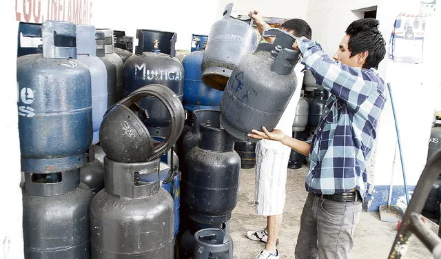 Balones. El encarecimiento del gas licuado de petróleo golpea a las familias peruanas. Foto: Virgilio Grajeda / La República