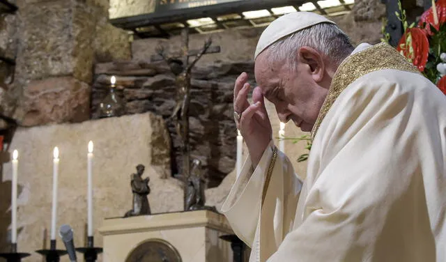 Papa Francisco realiza su primera salida de Roma tras siete meses de confinamiento