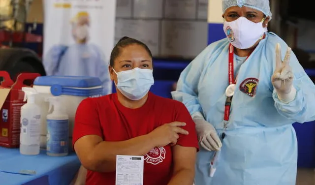 Jornada de vacunación de los Bomberos del Perú inició el viernes 2. Foto: Félix Contreras / La República