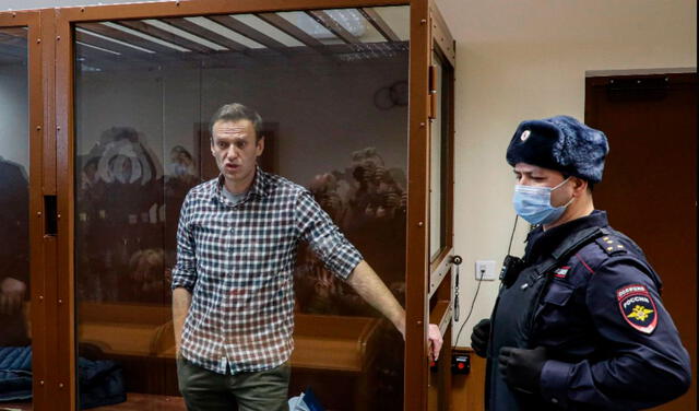 Despidos y renuncias forzadas: el plan de Rusia para quitar apoyo a Navalny