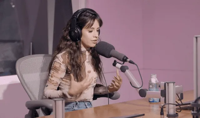 Camila Cabello otorga una entrevista a Apple Music 1 y comenta a cerca de su expareja Shawn Mendes.