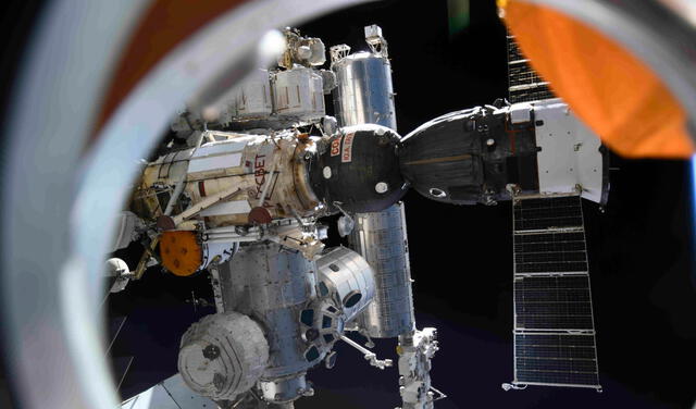 Fotografía de la Estación Espacial Internacional (EEI) tomada desde el módulo ruso Nauka. Foto: Oleg Novitsky / Roscosmos