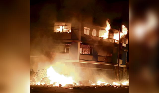 En Ilave. Desconocidos le prendieron fuego a casa del congresista Jorge Flores Ancachi. Foto: difusión