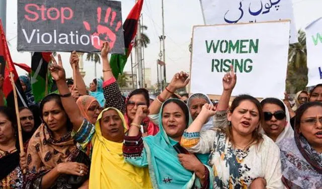 Machismo en Pakistán: primer ministro asocia la ropa de mujeres con el abuso