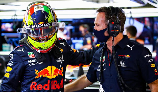 'Checo Pérez junto a Christian Horner, líder de Red Bull tras el GP de Bahrein