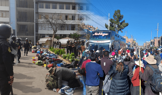 Puneños parten de emergencia hacia Lima para apoyar a sus conciudadanos. Foto: composición Fabrizio Oviedo LR