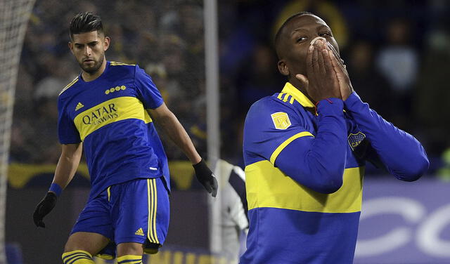 Luis Advíncula y Carlos Zambrano fueron campeones de la Copa Liga Profesional Argentina 2022 con Boca Juniors. Foto: composición LR/AFP