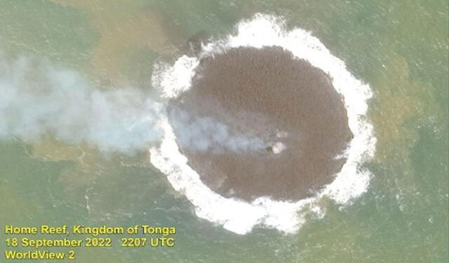 A ocho días de la erupción, la isla ya había aumentado su tamaño 8 veces. Foto: WorldView-3 / USGS
