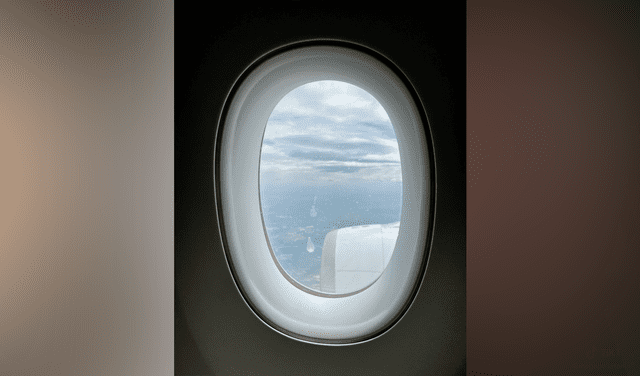 Las imágenes de las ventanas parchadas con papel y cinta sorprendieron a los usuarios en redes. Foto: captura de Twitter