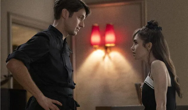 Lucas Bravo y Lily Collins como Gabriel y Emily (Cortesía: Netflix)