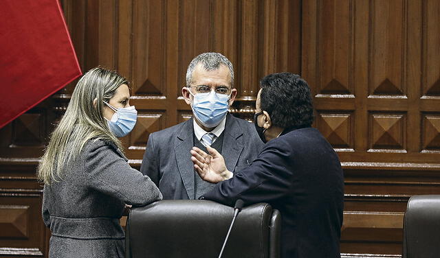 María del Carmen Alva Enrique Wong Hugo Rovira Congreso