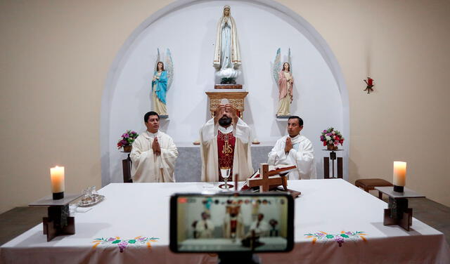 Los creyentes podrán seguir las misas de Semana Santa de manera virtual. Foto: La República