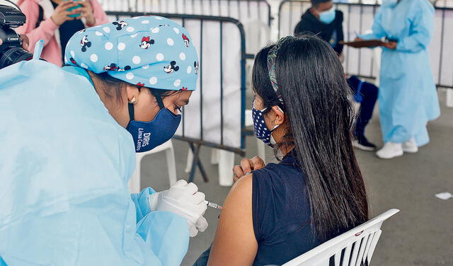 Turno. El lunes se inicia vacunación de los mayores de 18 años. Foto: Carlos Contreras / La República