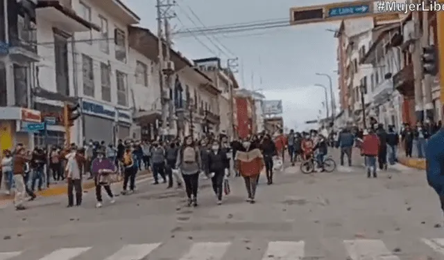 En el quinto día de paro del gremio de transportes, las manifestaciones se tornaron violentas en el centro del país. Foto: Canal TV Huancayo