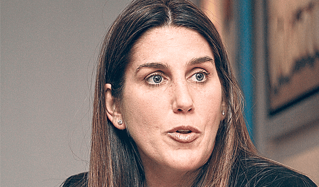 Decisión de Carolina Lizárraga genera fuego cruzado en el Partido Morado