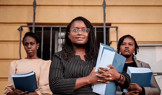 Las abogadas Valerie Omari, Mercy Mutemi y Damaris Mutemi tras presentar la demanda a Meta en el juzgado