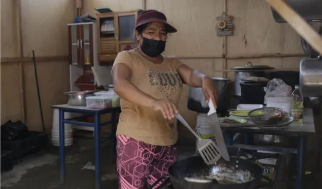 En Lima han aumentado las personas que dependen de las ollas comunes para satisfacer su necesidad de alimentación. Foto: Gerardo Marín/La República