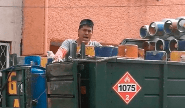 Repartidor de gas se vuelve viral con divertido estilo para cantar villancicos