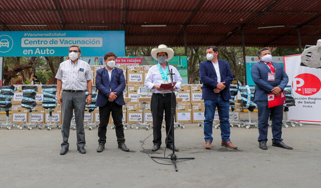 Pedro Castillo junto a sus ministros cumpliendo una agenda en Piura. Foto: Presidencia Perú