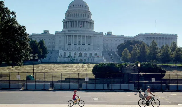 "Colocaron una cerca alrededor del Capitolio" es otro ejemplo. Foto: AFP