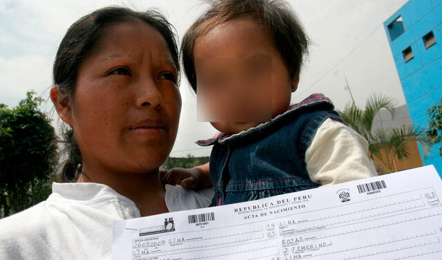 El acta de nacimiento acredita el nombre del recién nacido y le da ola nacionalidad peruana. Foto: Andina