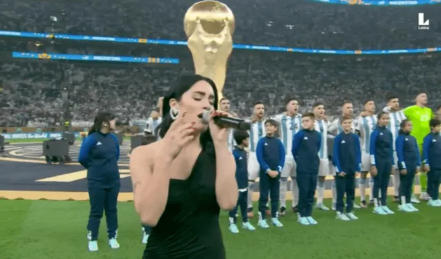 Lali Espósito canta el himno nacional de Argentina en el Mundial Qatar 2022