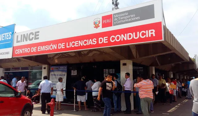 Los centros de emisión de licencias de conducir seguirán cerrados en las provincias en cuarentena hasta el 28 de febrero. Foto: La República