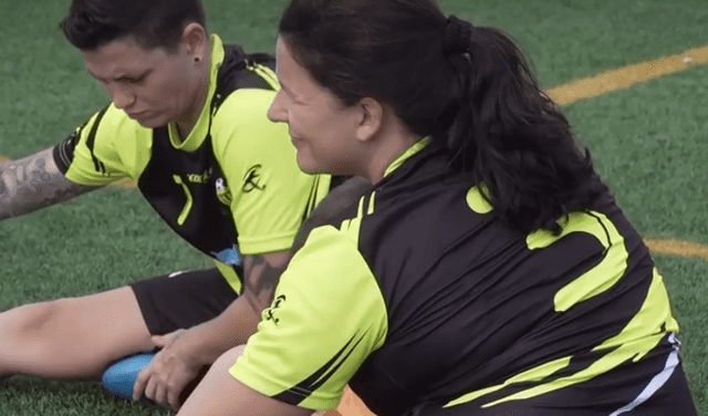 Valiente madre futbolista conmueve al mundo al pedir cambio para amamantar a su bebé [VIDEO]