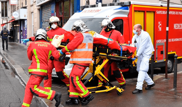 Los heridos se encuentran en estado muy grave. Dos sospechosos fueron detenidos por las autoridades francesas. Foto: Alain Jocard / AFP