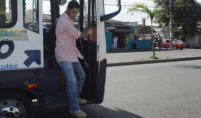 'Pie derecho' jerga entre dateros y conductores en Perú