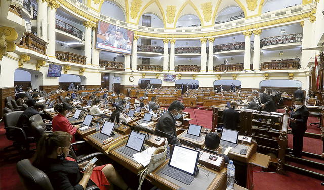 Selección de finalistas para el Tribunal Constitucional con sabor a repartija