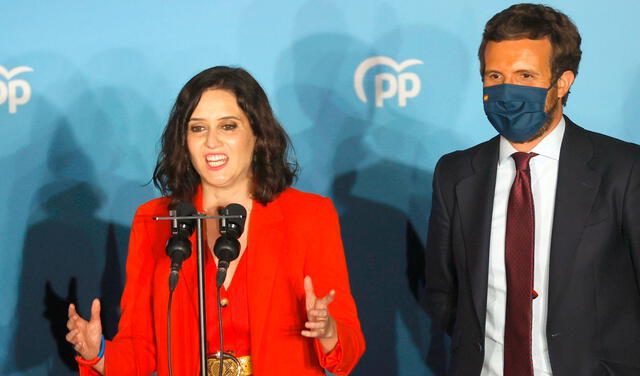 Isabel Díaz Ayuso junto a Pablo Casado en la noche de su victoria electoral del 4 de mayo. Foto: EFE