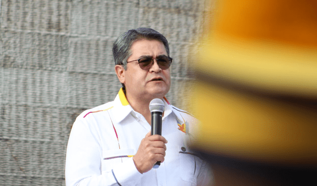 El aún presidente de Honduras, Juan Orlando Hernández el día del discurso por el Bicentenario de Independencia de su nación. Foto: Hondudiario