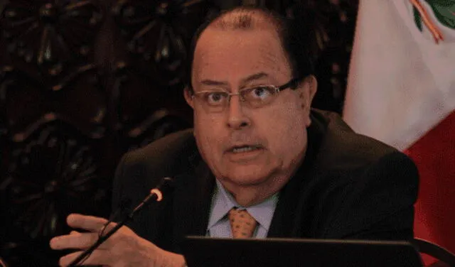 Pedro Castillo pide a Julio Velarde que siga en el BCRP