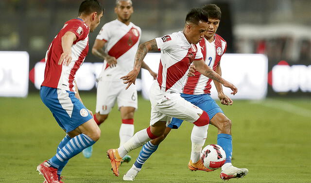 Imparable. Cueva frotó la lámpara de su ingenio y surgieron las mejores jugadas peruanas. Ha sido valioso en todo el proceso. Foto: EFE