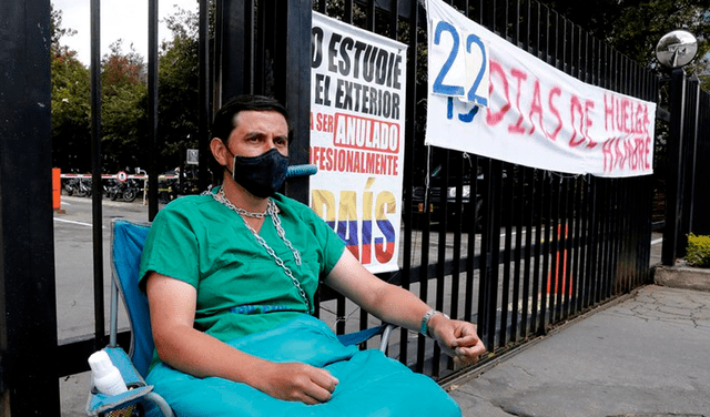 Médico lleva 22 días de huelga de hambre para que convaliden su título