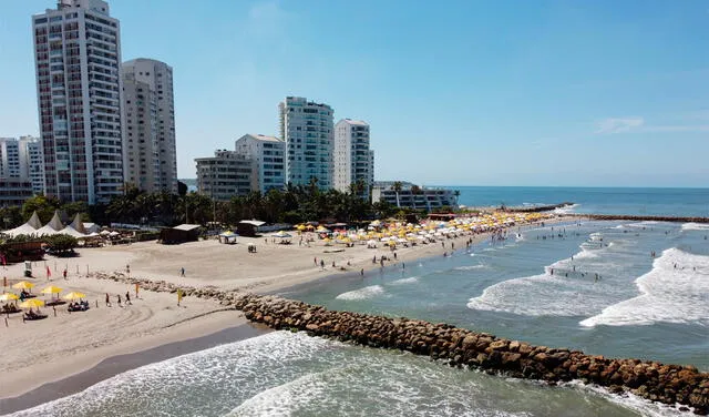 Playa Bocagrande es uno de los grandes atractivos en Cartagena. Foto: Semana