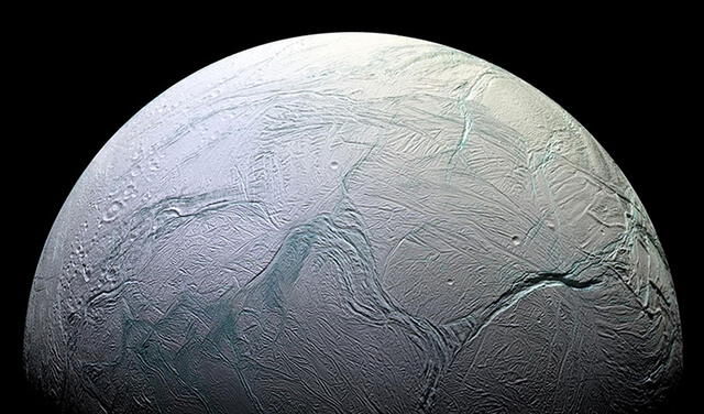 Encélado, luna de Saturno. Foto: NASA
