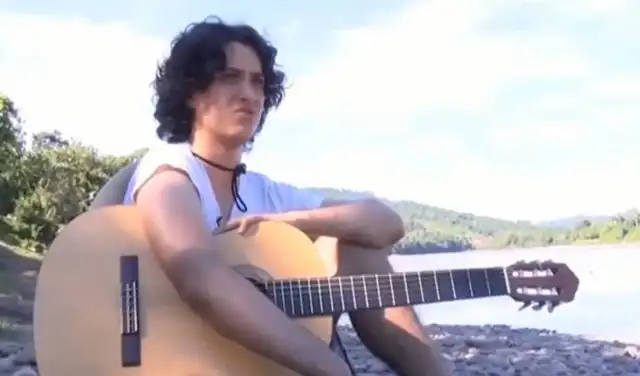 Vasco Madueño es un joven cantante de 19 años.