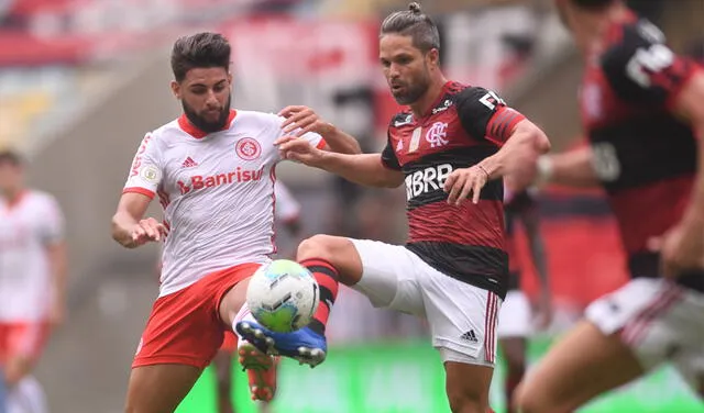 Flamengo venció 2-1 a Internacional y acaricia el título del Brasileirao