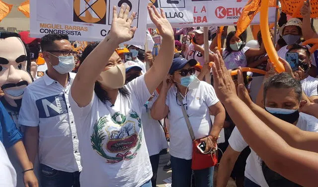 Keiko Fujimori no evitó la aglomeración en sus recorridos por los asentamientos humanos. Foto: César Zorilla/URPI-GLR