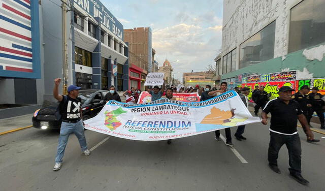 Elaboraron carteles que decían “Digna no me representas”, “Boluarte traidora”, “Pedro liberta”, entre otros.