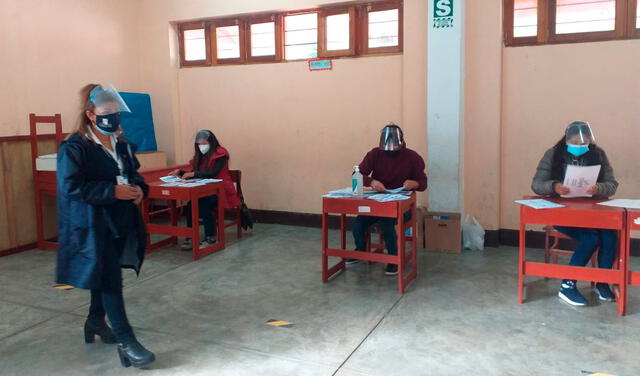 El conteo rápido de votos toma en cuenta la información del acta electoral al final del escrutinio. Foto: ONPE