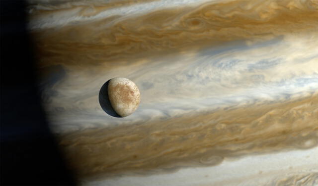 Dibujo de Europa y Júpiter basada en imágenes enviadas por naves espaciales visitantes | Foto: NASA / JPL-Caltech