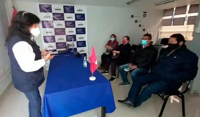 Capacitación se realiza en el Cercado a cargo de especialistas. Foto: ONPE Arequipa Capacitación se realiza en el Cercado a cargo de especialistas. Foto: ONPE Arequipa