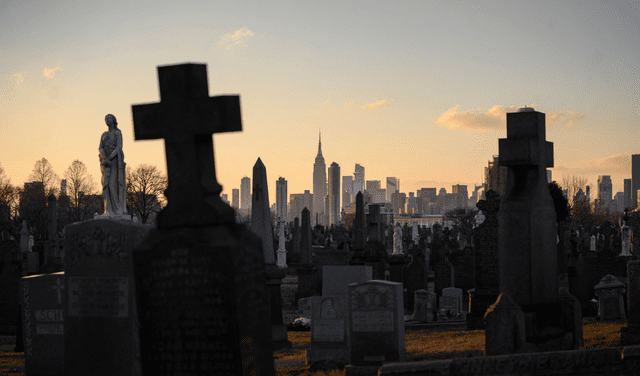 El significado de soñar con una persona muerta es un proyección de nuestros sentimientos y personalidad. Foto: Ed Jones / AFP