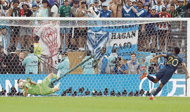 Muralla. Emiliano Martínez se vistió de héroe tras tapar el penal de Kingsley Coman. Foto: EFE