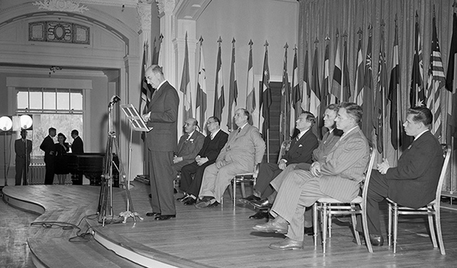 Representantes de 44 países en la conferencia de Bretton Woods en el hotel Mount Washington. Foto: Federal Reserve History